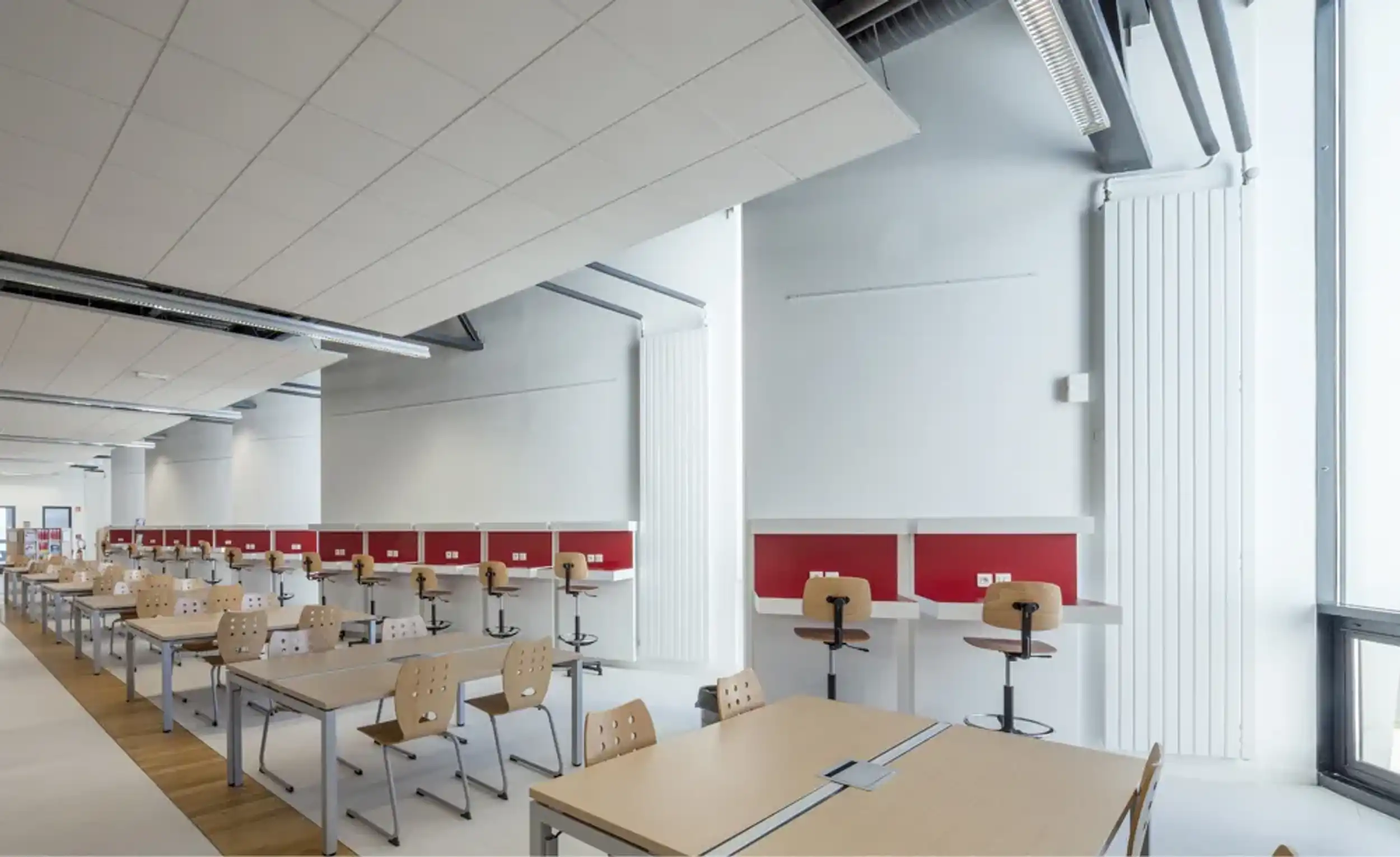 Espace de travail bibliothèque Cherbourg par DHD Architectes